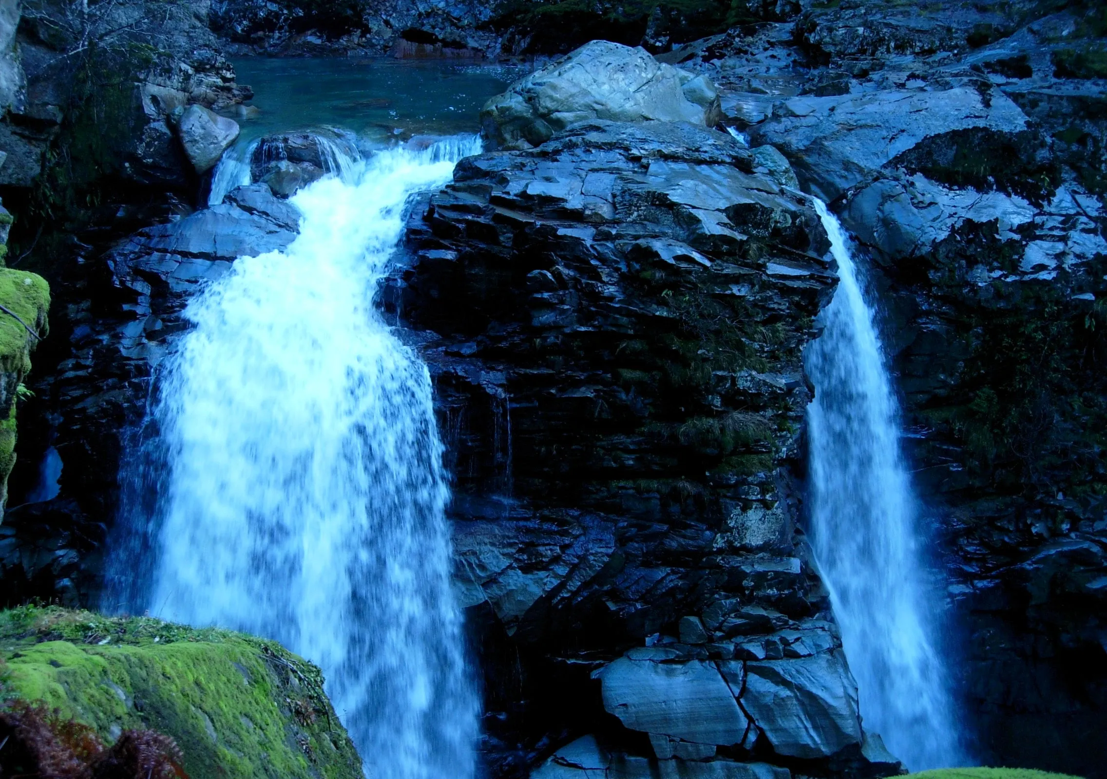 Nooksack Falls dropping over its rocky ledge into the forested gorge